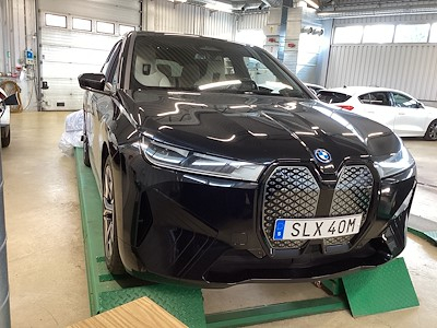BMW IX iX xDrive50 Sportpaket Sky Lounge Panorama Skinn Drag 360-Kamera H/K