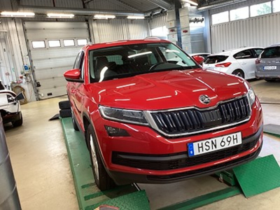 Skoda Kodiaq 2.0 TDI 4x4 Businessline Style 7-Sits Cockpit Skinn/Alcantara Canton Drag Kamera Varmare Navi