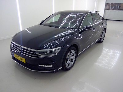 Volkswagen PASSAT 1.5 TSI 7-DSG R-Line Business+ 4d