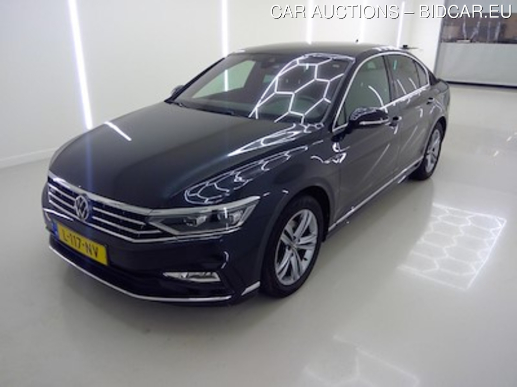 Volkswagen PASSAT 1.5 TSI 7-DSG R-Line Business+ 4d