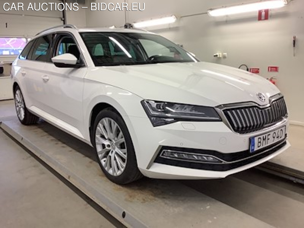 Skoda Superb Combi 1.4 TSI iV Business Edition Style Drag Paket Teknik Pro Pano Cockpit Skinn/Alcantara Varmare D