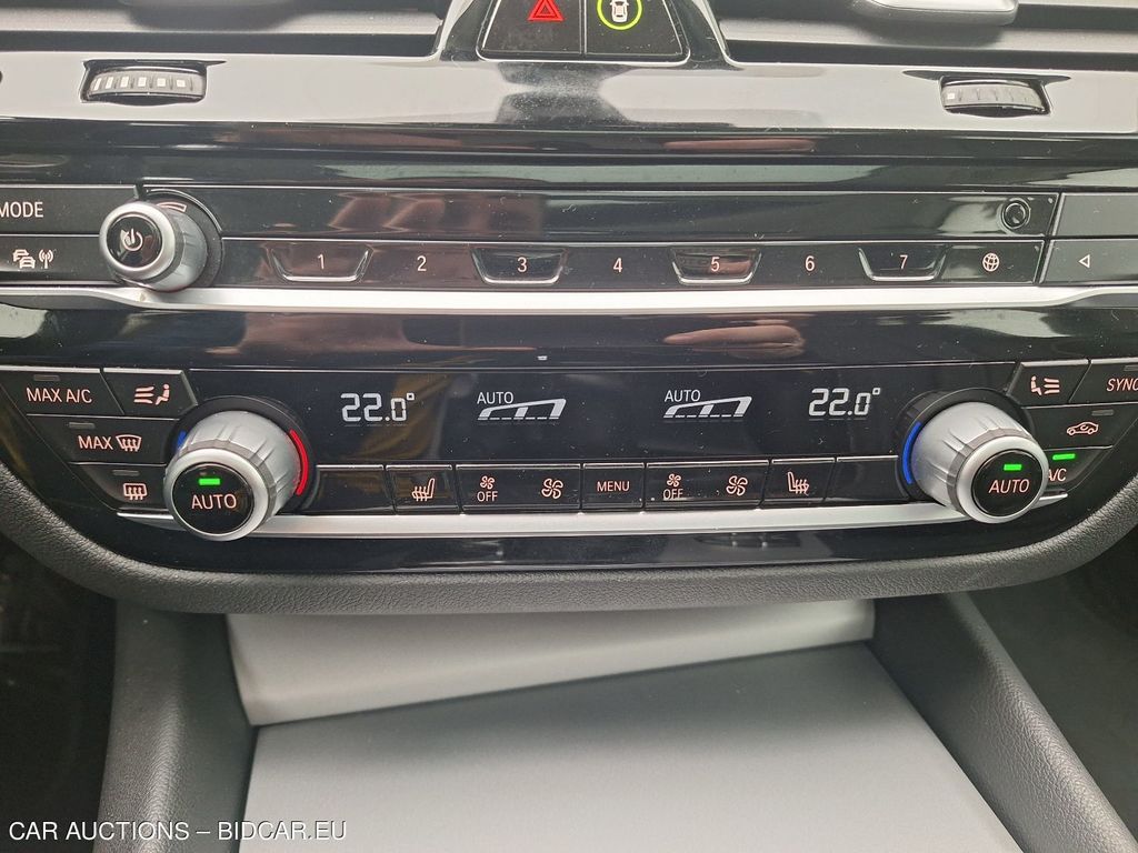 BMW 5 diesel - 2020 518 DA MHEV, 2021