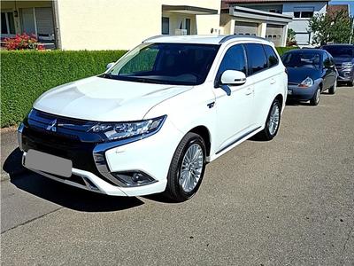 Mitsubishi Outlander 2.4 4WD PLUG-IN HYBRID, 2020