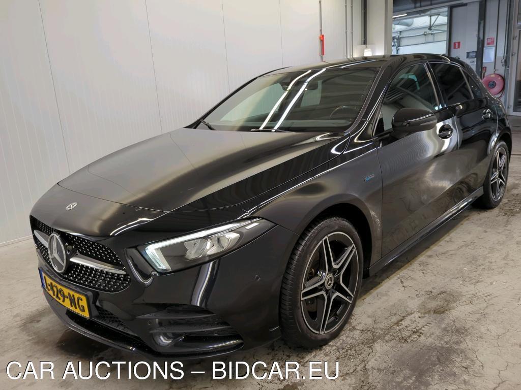 Mercedes-Benz A250 e 1.3 160kW Bus.Sol. AMG Limited DCT, 2021