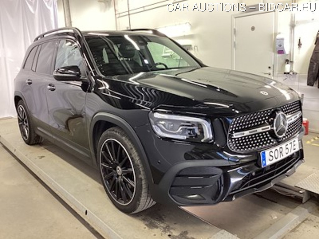 Mercedes-Benz GLB 200 d 4MATIC AMG Line Premium Plus Panorama Widescreen Skinn/Alcantara Drag EL-Stolar Fram Kamera **TEST LINK BELOW**