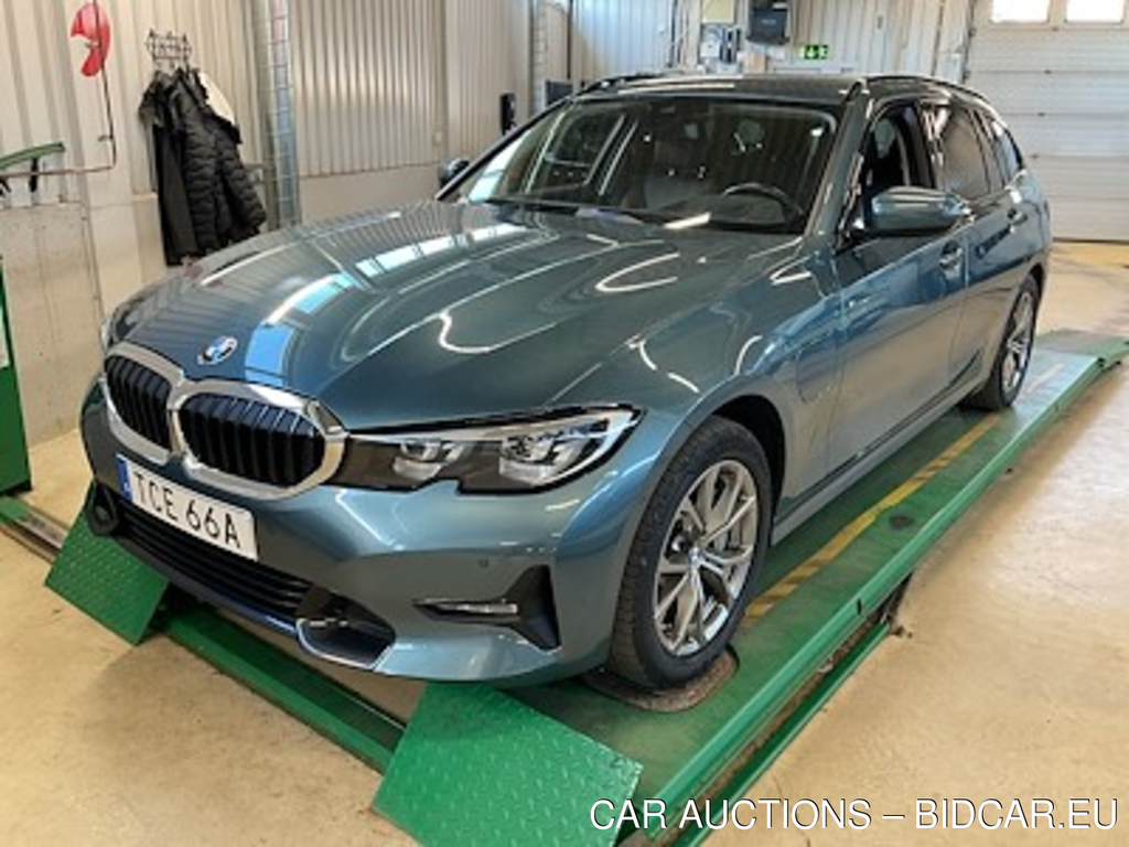 BMW Series 3 330e Touring xDrive Connected Edition HuD Kamera