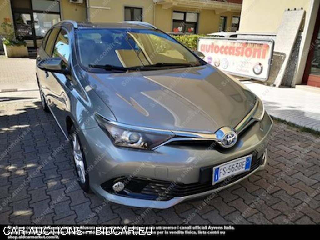 Toyota auris touring sports hybrid business -