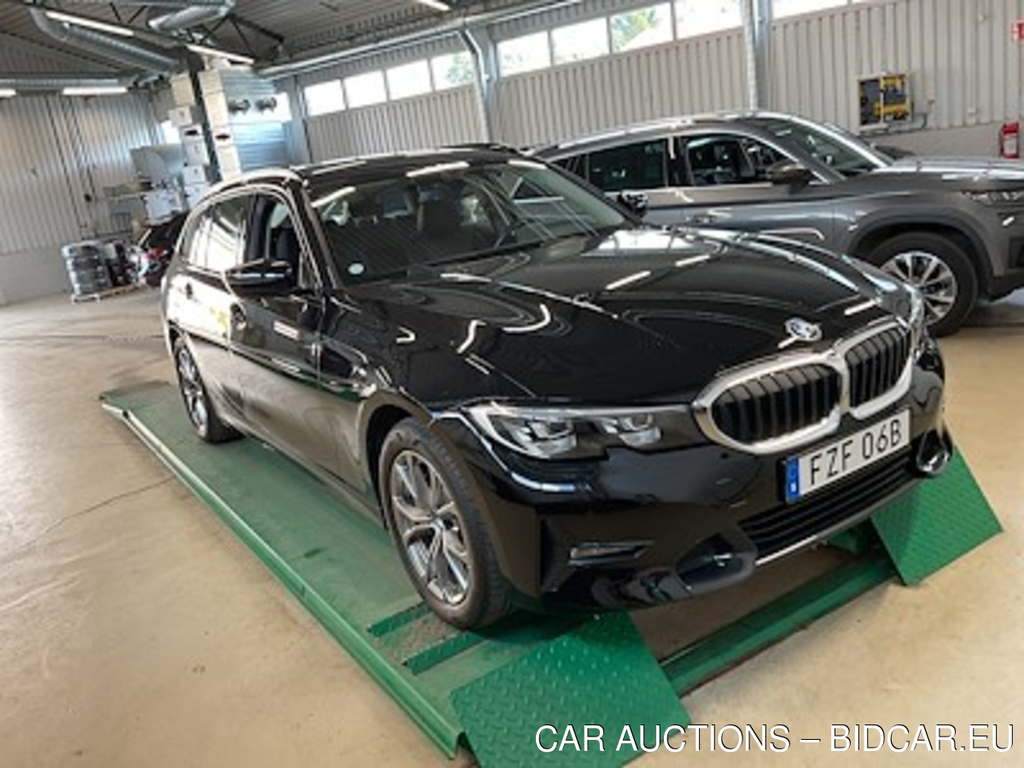 BMW Series 3 330e Touring Sport Line Shadow