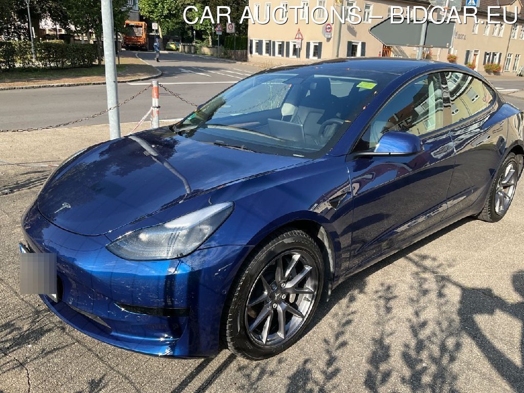 Tesla Model 3 STANDARD REICHWEITE PLUS HINTERRADANTRIEB, 2021