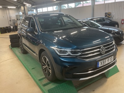 Volkswagen Tiguan eHybrid Plug-In Elegance Drag Pano Head-Up Area View