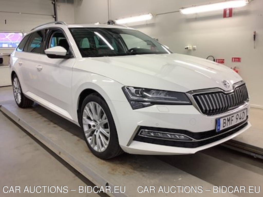 Skoda Superb Combi 1.4 TSI iV Business Edition Style Drag Paket Teknik Pro Pano Cockpit Skinn/Alcantara Varmare D