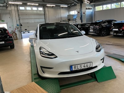 Tesla Model 3 Long Range AWD Drag