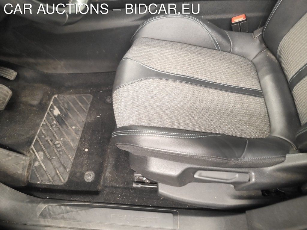 Peugeot 5008 - 2021 5008 1.2 PURETECH ALLURE PACK (EU6.4), 2023