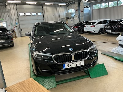 BMW Series 5 530e Touring Drag Skinn Kamera