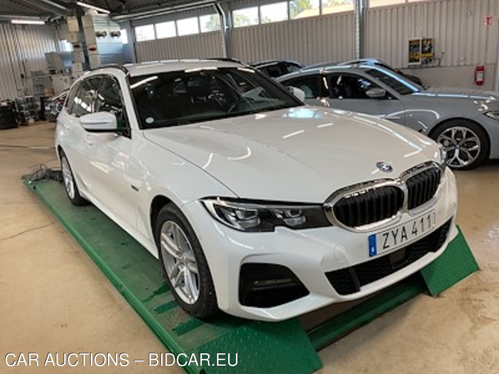 BMW 3-serie 330e xDrive Touring M Sport Drag Adaptiv Fart