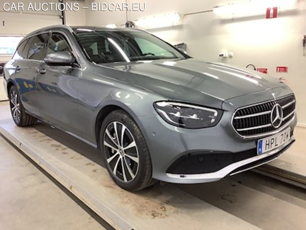 Mercedes-Benz E-Class 300 de T 4MATIC Avantgarde Drag Kamera