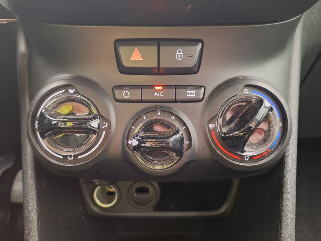 Peugeot 2008 FL16. PEUGEOT 2008 1.2 PURETECH 61KW S&S ACTIVE 5D, 2019