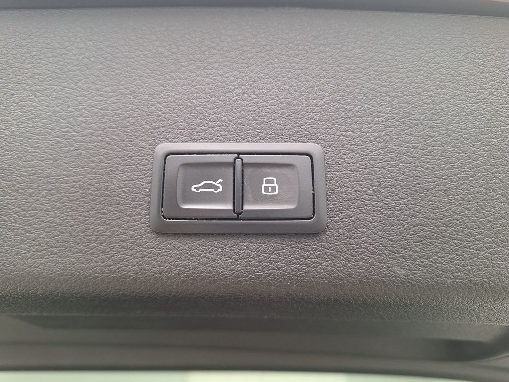 Audi E-tron-gen 19 BEV. AUDI E-TRON 55 QUATTRO S-LINE 5D, 2021