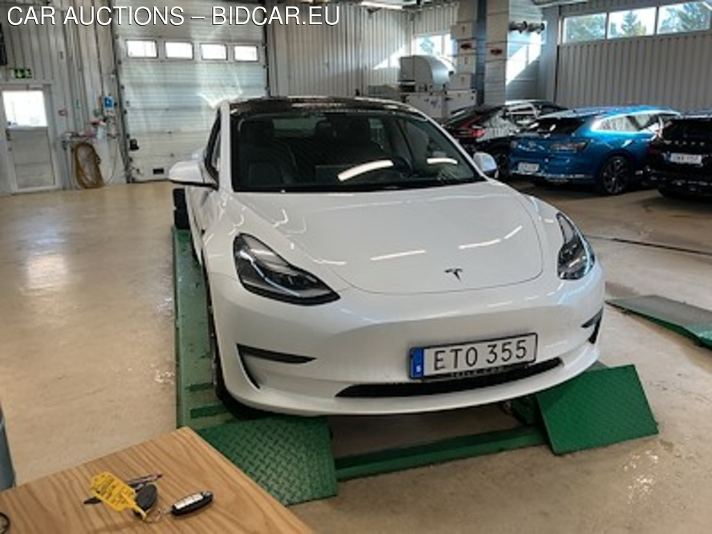Tesla Model 3 Long Range AWD Drag