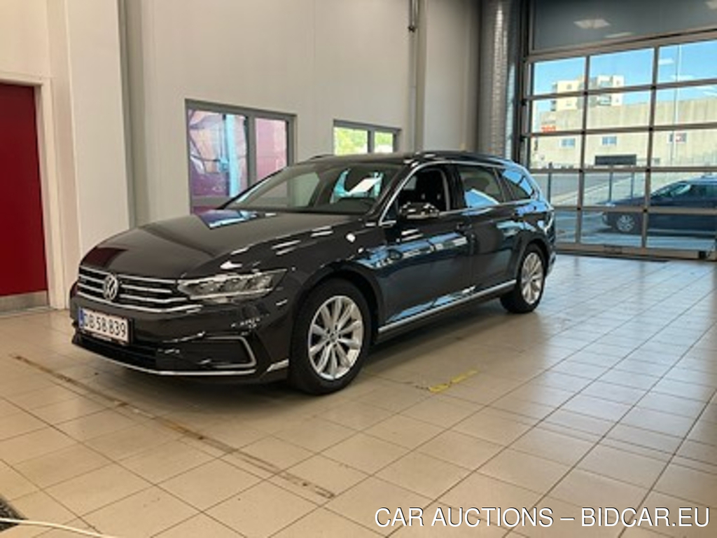 Volkswagen PASSAT 1.4 TSI GTE HIGH PLUG-IN HYBRID DSG VARIANT UA!