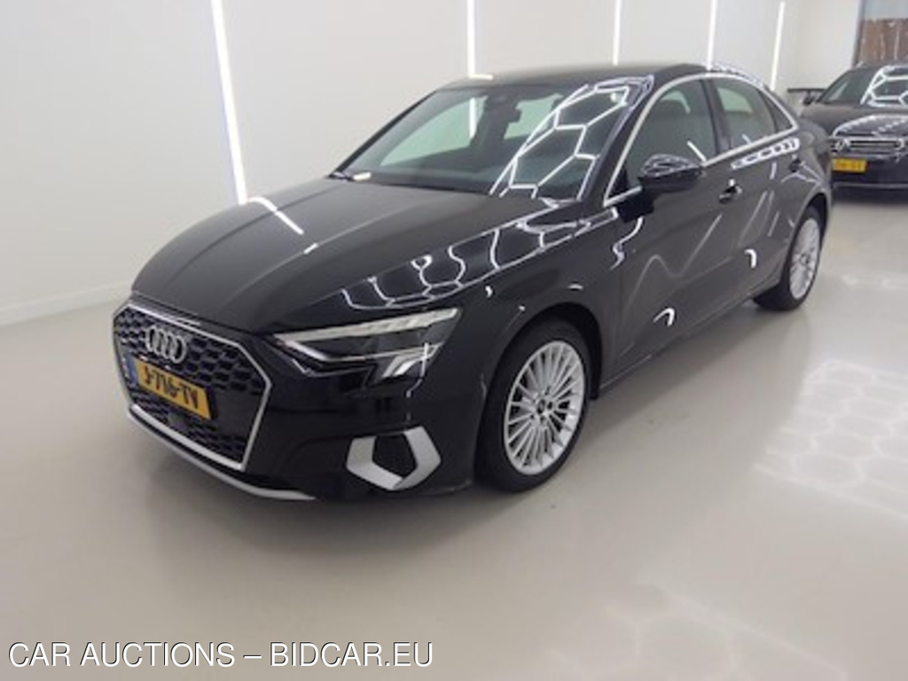 Audi A3 limousine 35 TFSI S tronic Business edition 4d