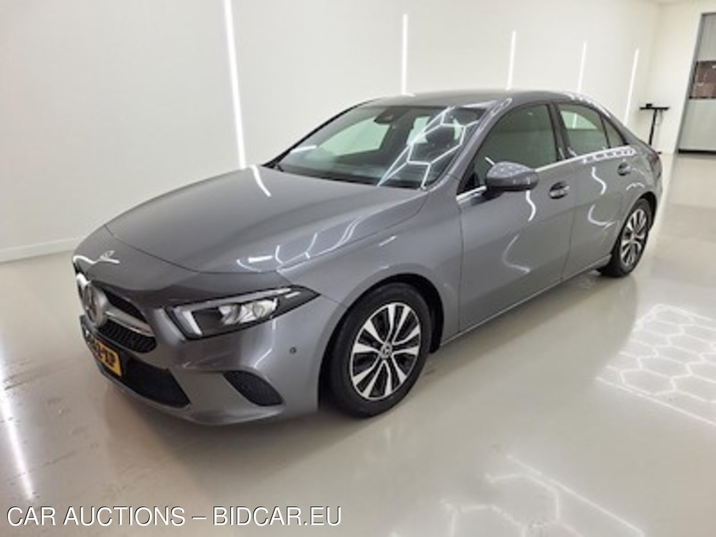 Mercedes-Benz A-klasse limousine A 180 7G-DCT Business Solution 4d