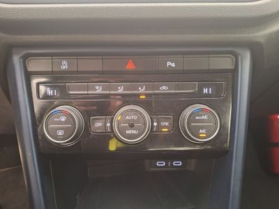 Volkswagen T-roc 17. VOLKSWAGEN T-ROC 1.6 TDI UNITED 5D, 2021