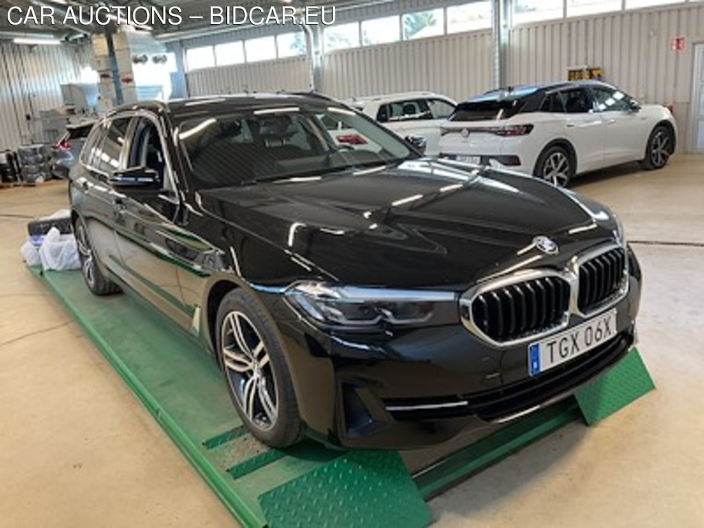 BMW Series 5 530e Touring Connected