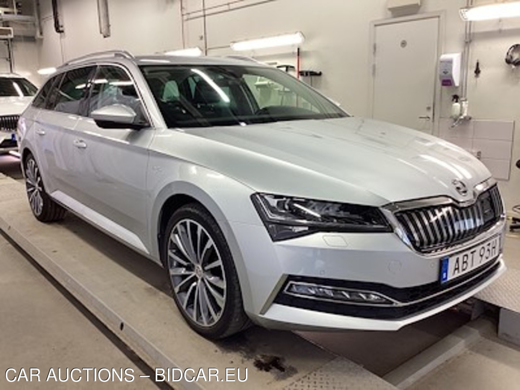 Skoda Superb iV Plug-In L&amp;K Drag Varmare Skinn