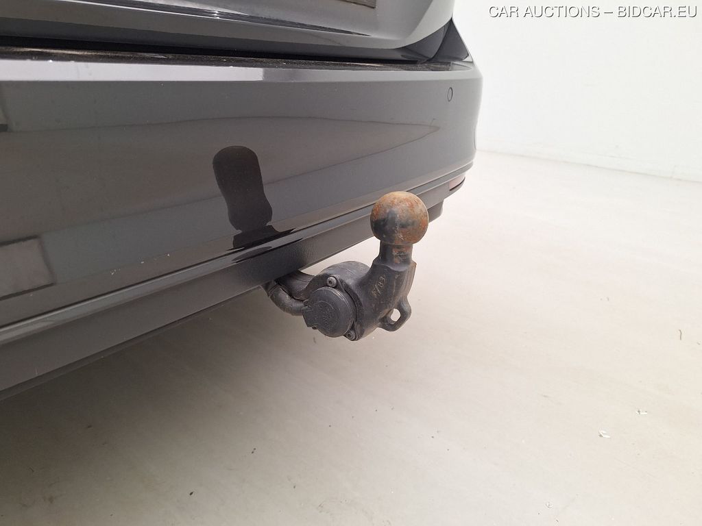 Volkswagen Passat-variant- VARIANT FL19. VOLKSWAGEN PASSAT VARIANT 2.0 TDI 90KW DSG STYLE B, 2021