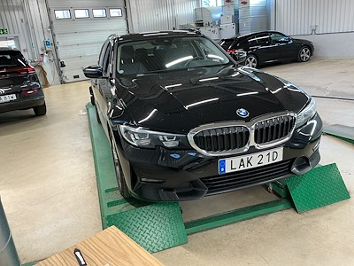 BMW Series 3 330e xDrive Touring Sport Line Rattvarme Kamera