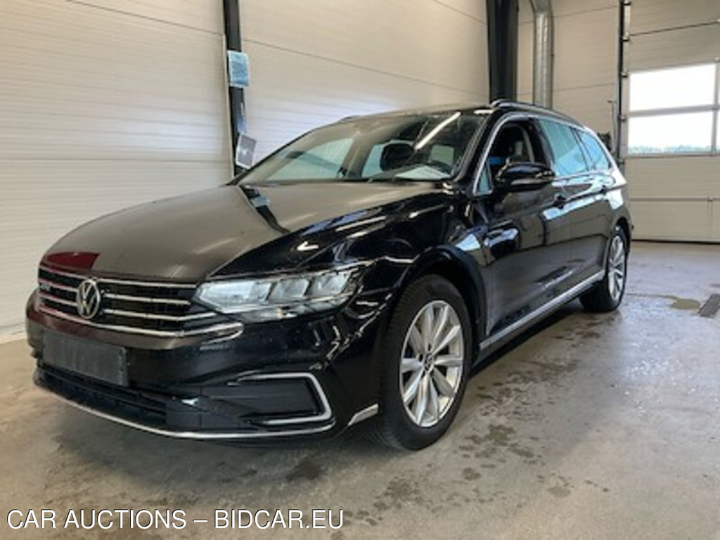 Volkswagen PASSAT 1.4 TSI GTE HIGH PLUG-IN HYBRID DSG VARIANT UA!
