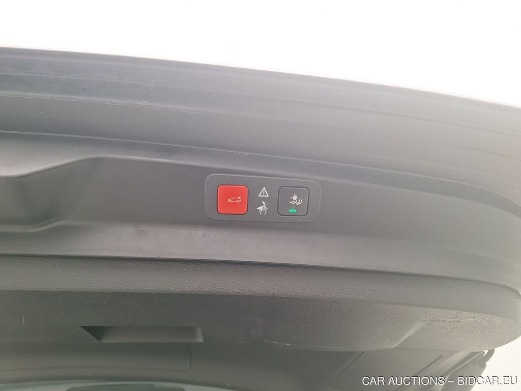 Peugeot 5008 16. PEUGEOT 5008 1.2 PURETECH 96KW S&amp;S EAT8 GT LINE 5D 7 PLACES, 2020