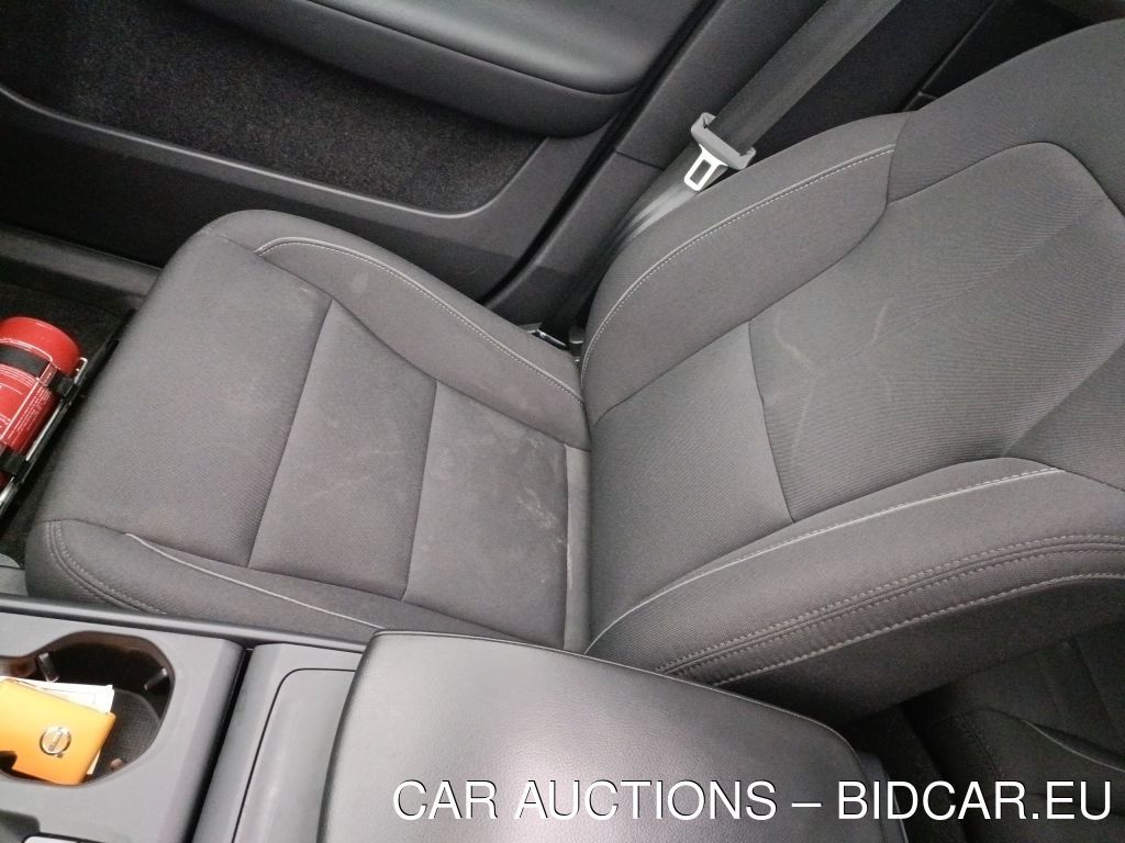 Volvo Xc40 T3 GEARTRONIC MOMENTUM PRO 5D, 2022
