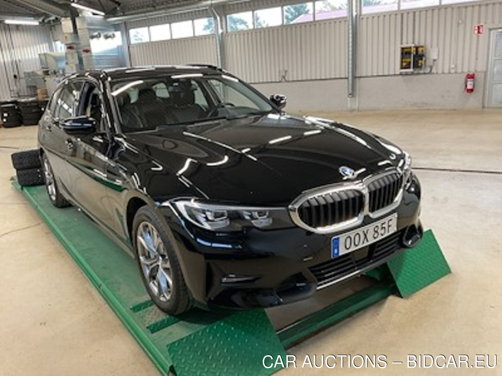 BMW Series 3 330e xDrive Touring Sport Line Drag