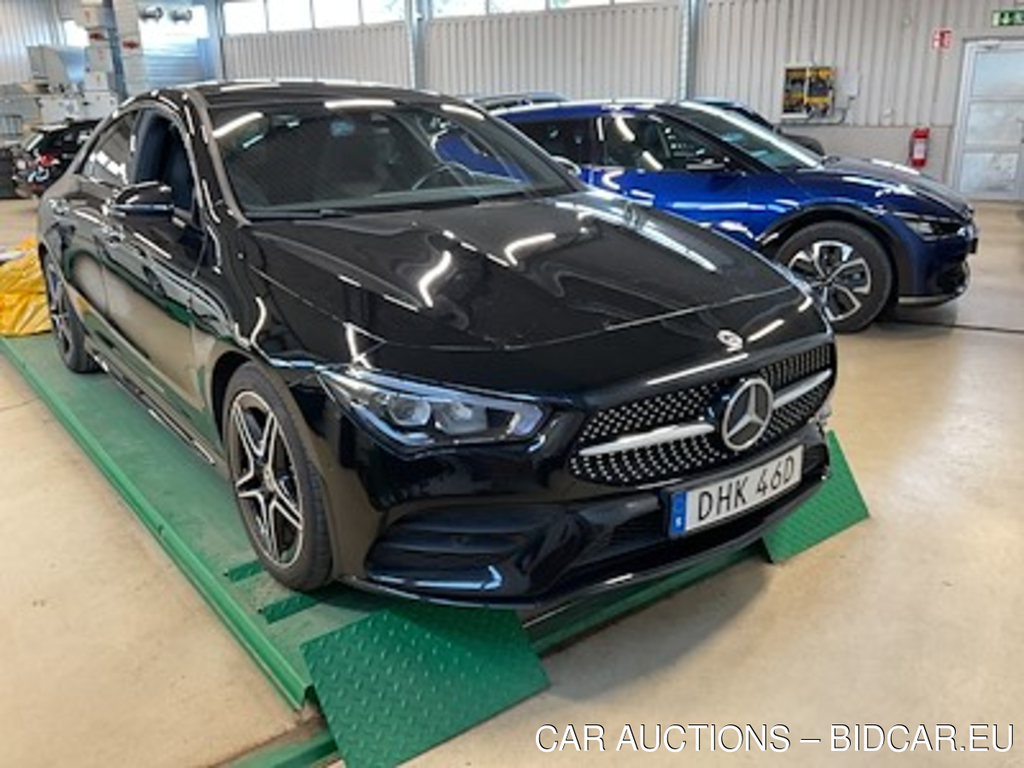 Mercedes-Benz CLA 200 d 4MATIC AMG-Line Nightpackage Premiumpkt Panorama