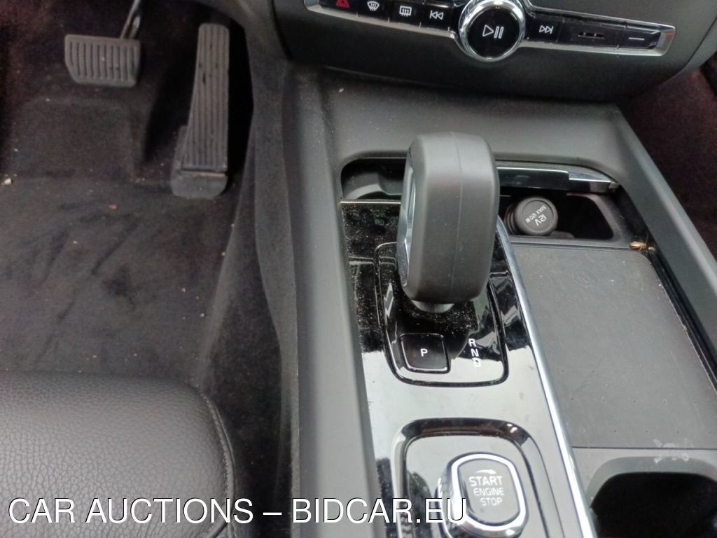 Volvo V60kombi B3 CORE DCT 5D, 2023
