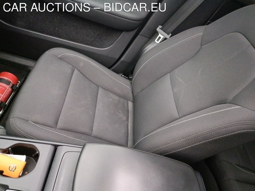 Volvo Xc40 T3 GEARTRONIC MOMENTUM PRO 5D, 2022