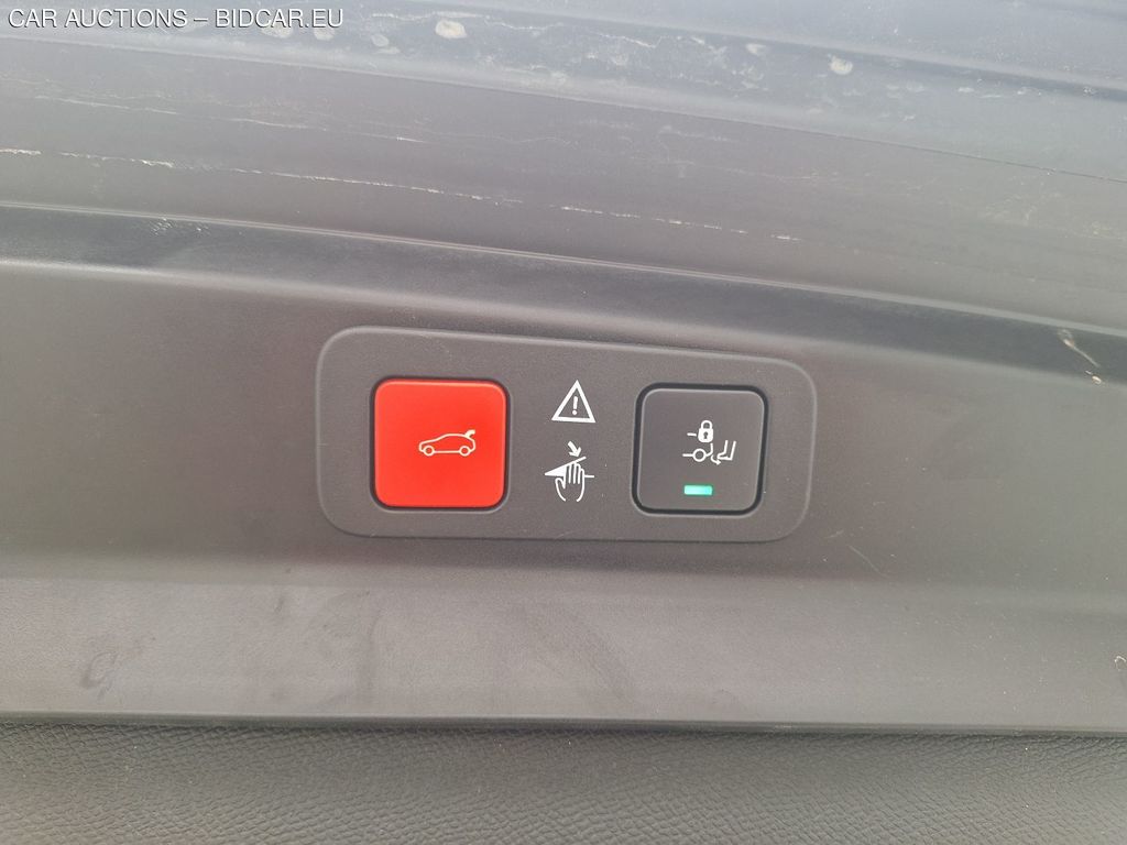 Peugeot 5008 FL20. PEUGEOT 5008 1.5 BLUEHDI 96KW S&amp;S EAT8 GT PACK 5D, 2021