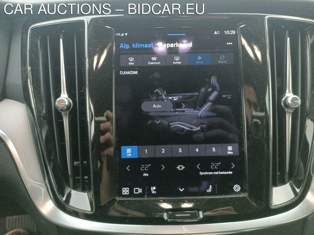Volvo V60kombi B3 CORE DCT 5D, 2023