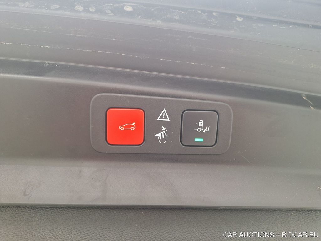 Peugeot 5008 FL20. PEUGEOT 5008 1.5 BLUEHDI 96KW S&S EAT8 GT PACK 5D, 2021