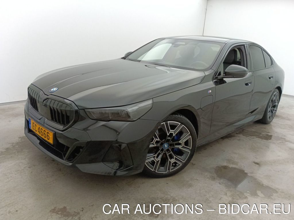 BMW Serie-5-g60 5 BERLINE 550E XDRIVE 4D ///M-SPORTKIT (TOTAL OPTIONS: 20.471 EX.VAT), 2024