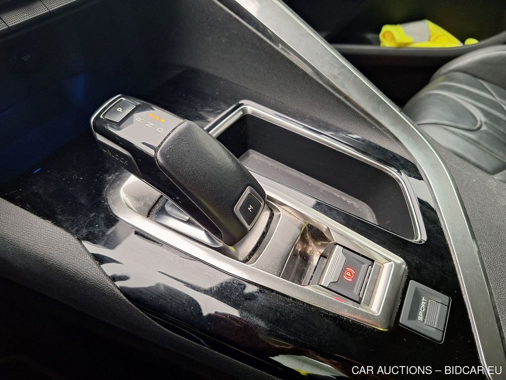 Peugeot 5008 16. PEUGEOT 5008 1.5 BLUEHDI 96KW S&S EAT8 ALLURE 5D, 2020