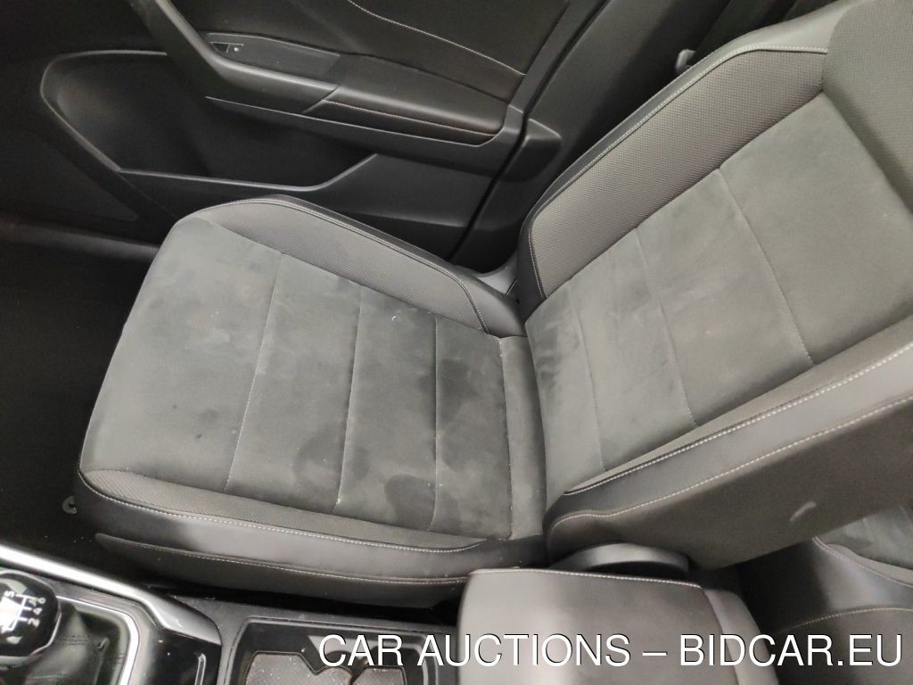 Volkswagen T-roc-d11 1.0 TSI STYLE BUSINESS 5D, 2022