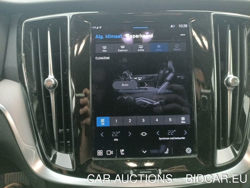 Volvo V60kombi B3 CORE DCT 5D, 2023