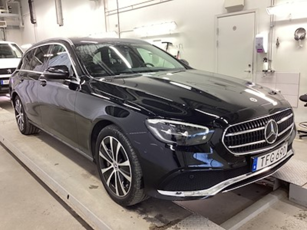 Mercedes-Benz E-KLASS 300 de T Avantgarde Drag Kamera