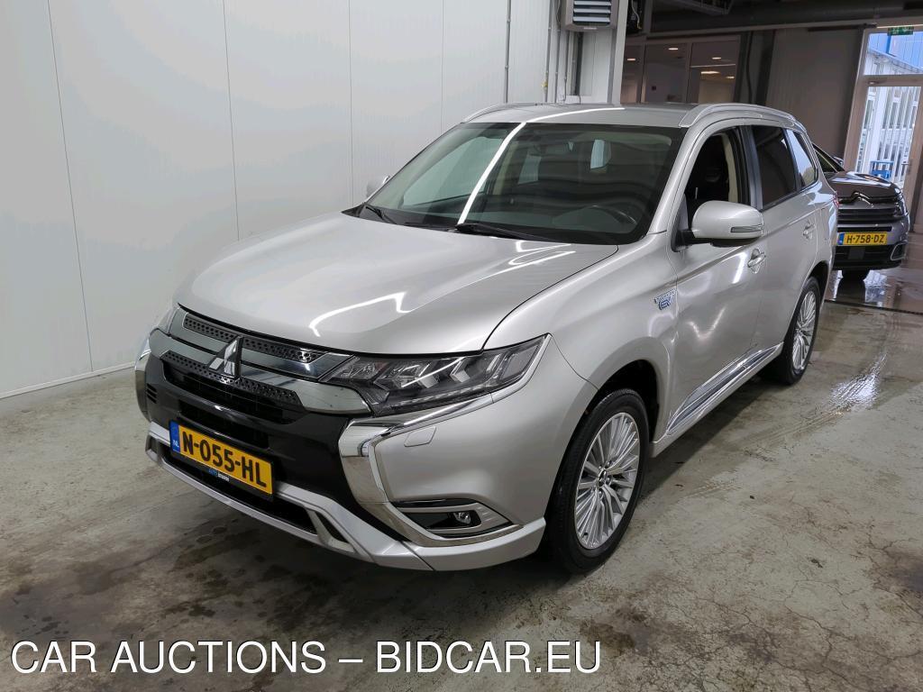 Mitsubishi Outlander PHEV 2.4 165kW 4WD Pure+ CVT (NEDC), 2021