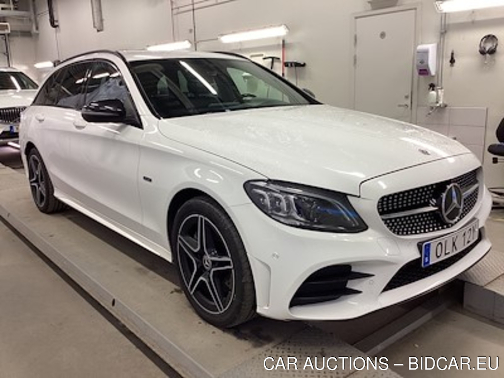 Mercedes-Benz C-Klass 300e T AMG-Line Night Multibeam LED Burmester Cockpit