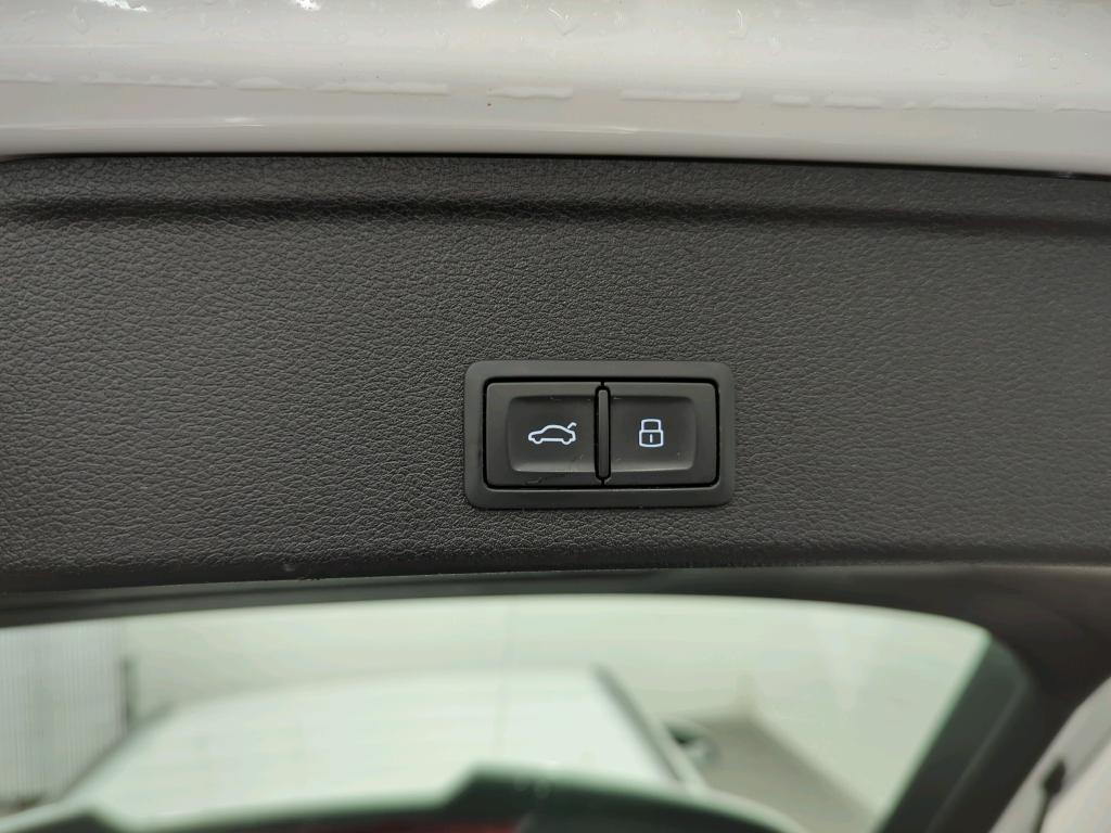 Audi A4 2.0 40 TDI S TRONICQUATTRO AVANT