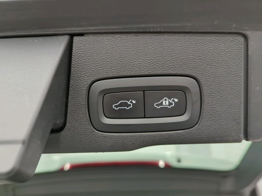 Volvo XC60 2.0 B4 D MHEV R-Design AWD